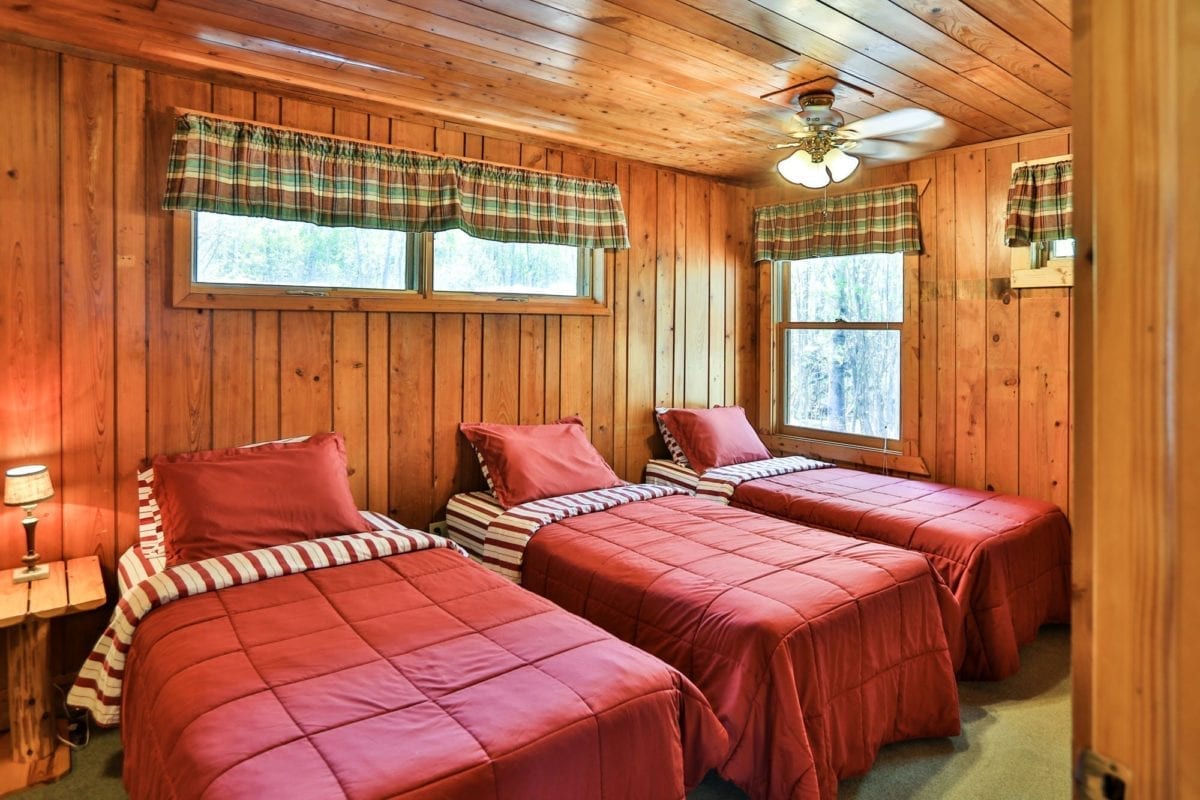Sunset Cabin bedroom with three single beds.