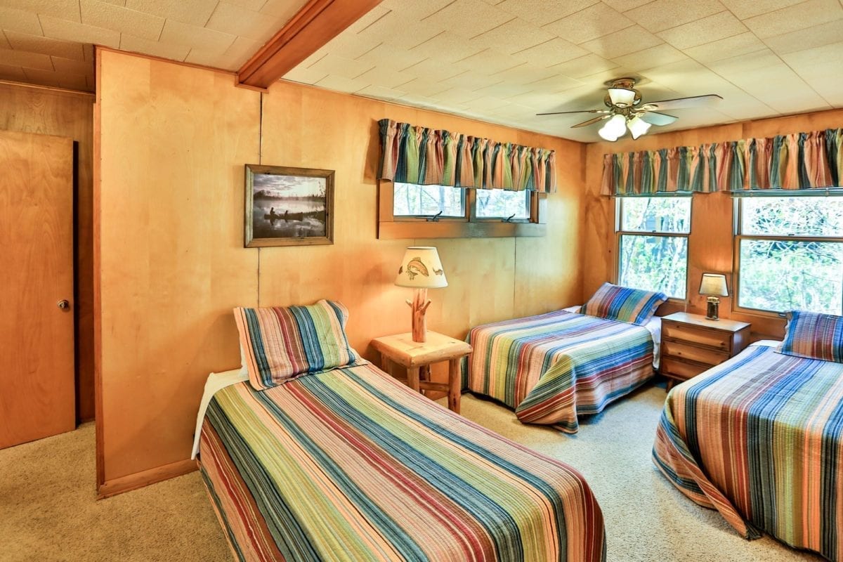 Muskie lodge bedroom with three single beds.