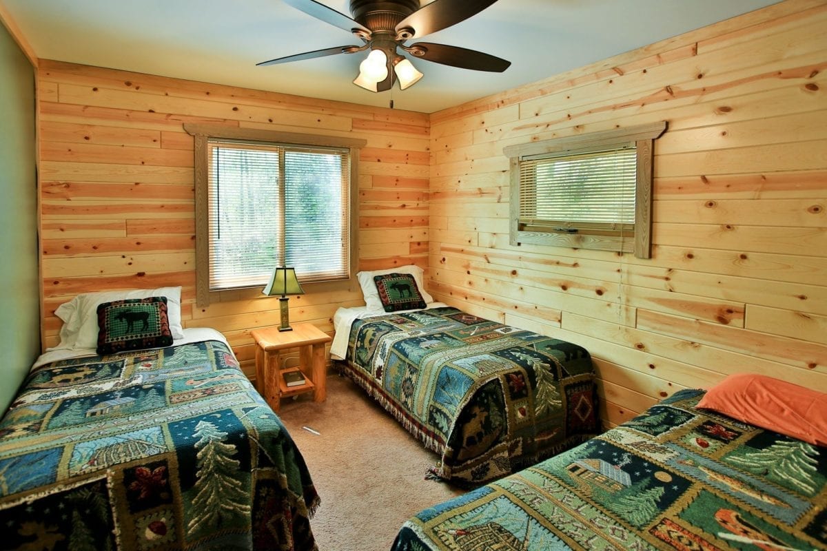 Teton Lodge bedroom with three single beds.