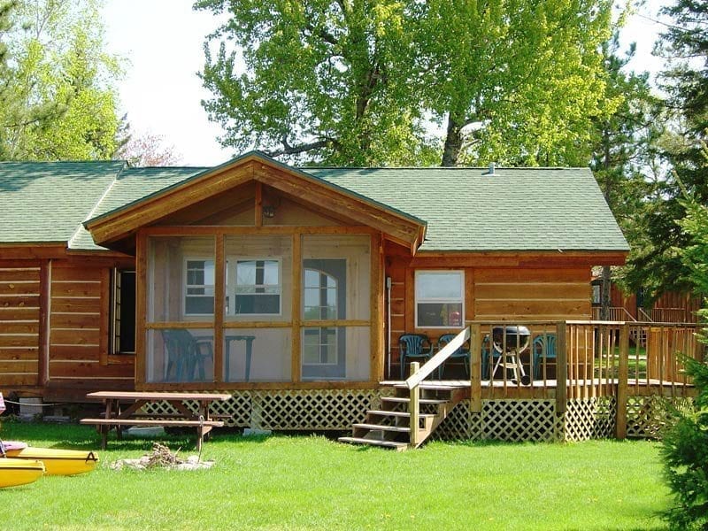 Bear cabin exterior.
